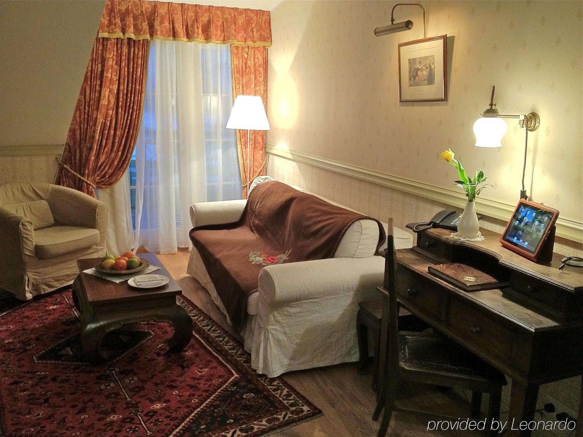 Paedaste Manor Экстерьер фото